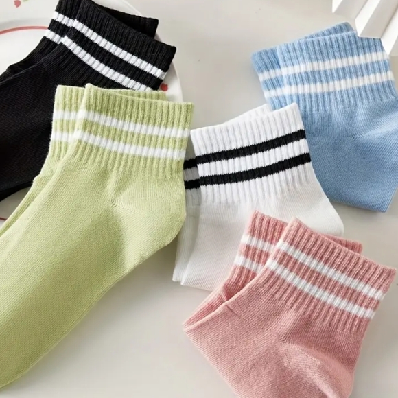 NWT 5 Pair Assorted Color Socks Set - Picture 2 of 3